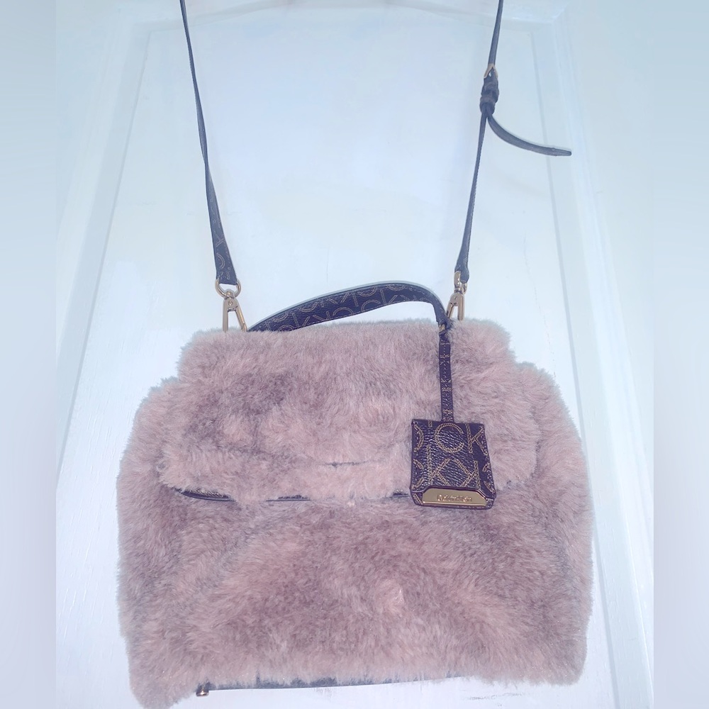 Calvin Klein Leilani Pebble pocketbook